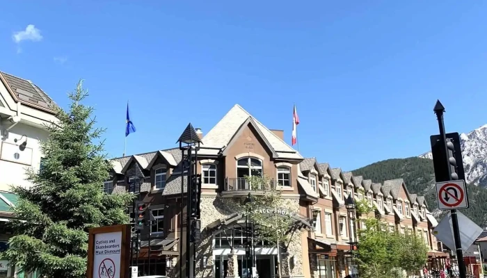 Cascade Shops -  By Owner - Banff