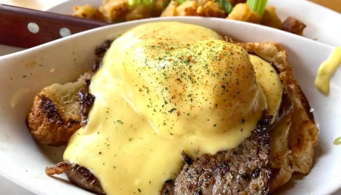 Chuckwagon Cafe -  Eggs Benedict - Diamond Valley