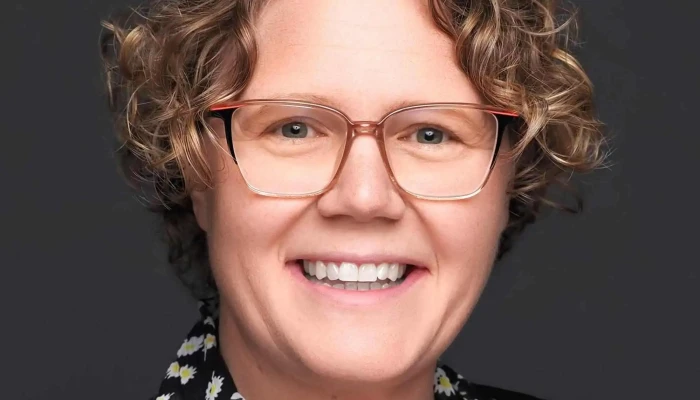 Edward Jones -    Financial Advisor Robyn E Ducharme Cfpr By Owner - Bonnyville