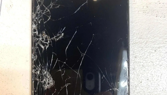 Ej Cellphone Repair -  Score - Vancouver