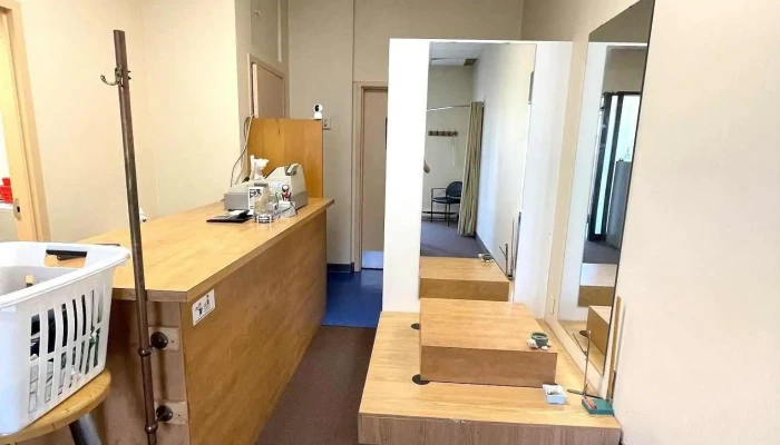 Euro -  Style Dry Cleaner And Tailor Inside - Baie-d'urfe