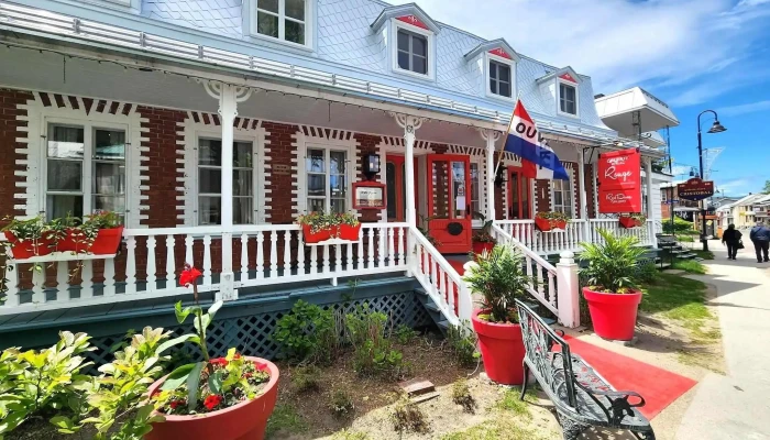 Galerie Porte Rouge -    Baie St Paul All - Baie-saint-paul