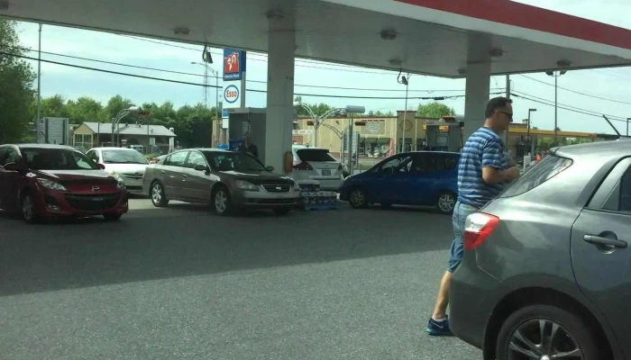 Gas Station -  Filling Station - Ange-gardien
