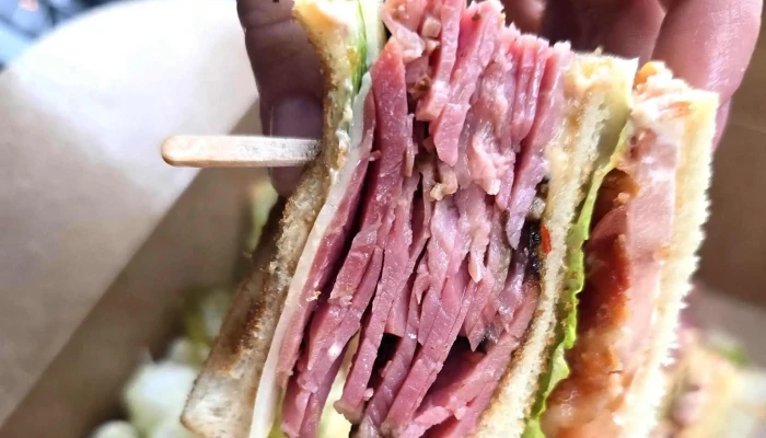 Joe Smoked Meat -    Baie Saint Paul Family Restaurant - Baie-saint-paul