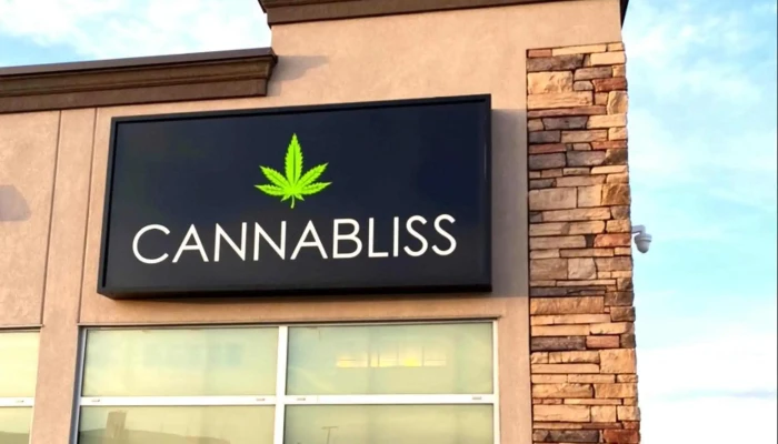 Lux Leaf Cannabis -    Blackfalds Blackfalds - Blackfalds