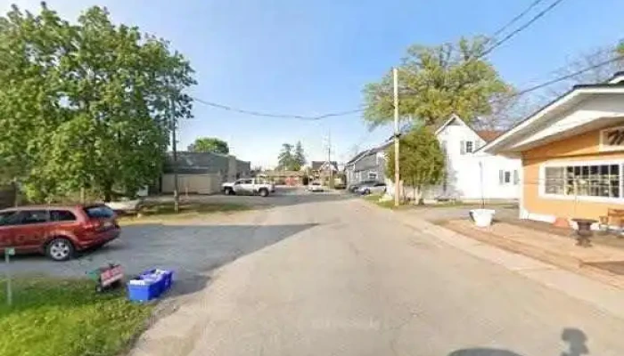 Mels Flowers Street View 360deg - Arnprior