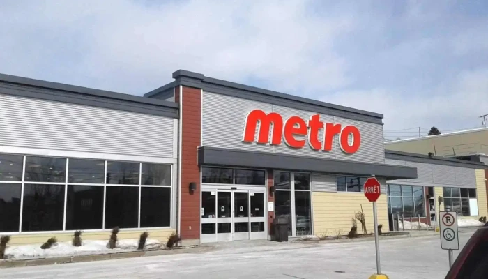 Metro Amqui -  Parking - Amqui