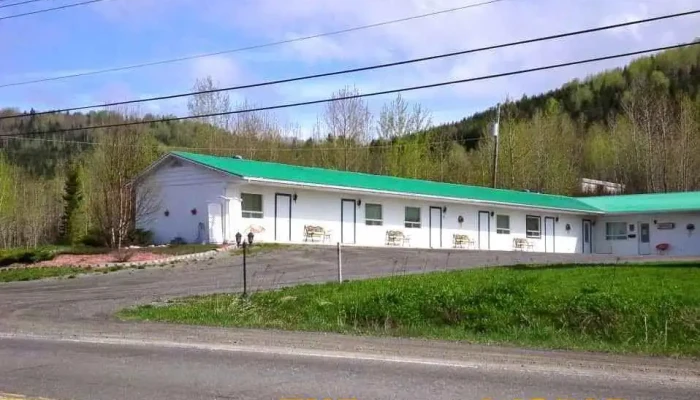 Motel Des Cedres Exterior - Lac-au-saumon