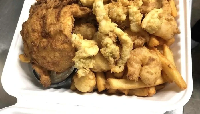 Ponzis Restaurant Fish Market By Owner - Bouctouche
