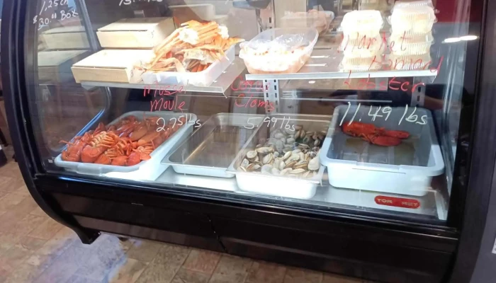 Ponzis Restaurant Fish Market Vibe - Bouctouche