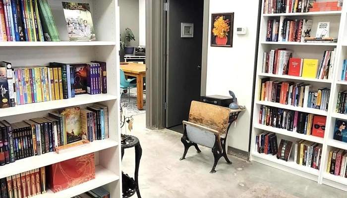 Spisherbocker Books -  Book Store - Black Diamond