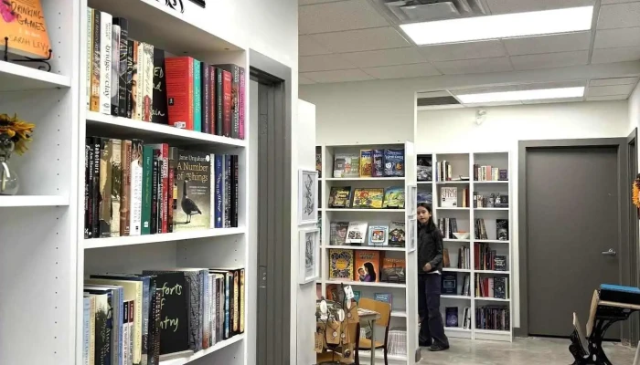 Spisherbocker Books -  Inside - Black Diamond